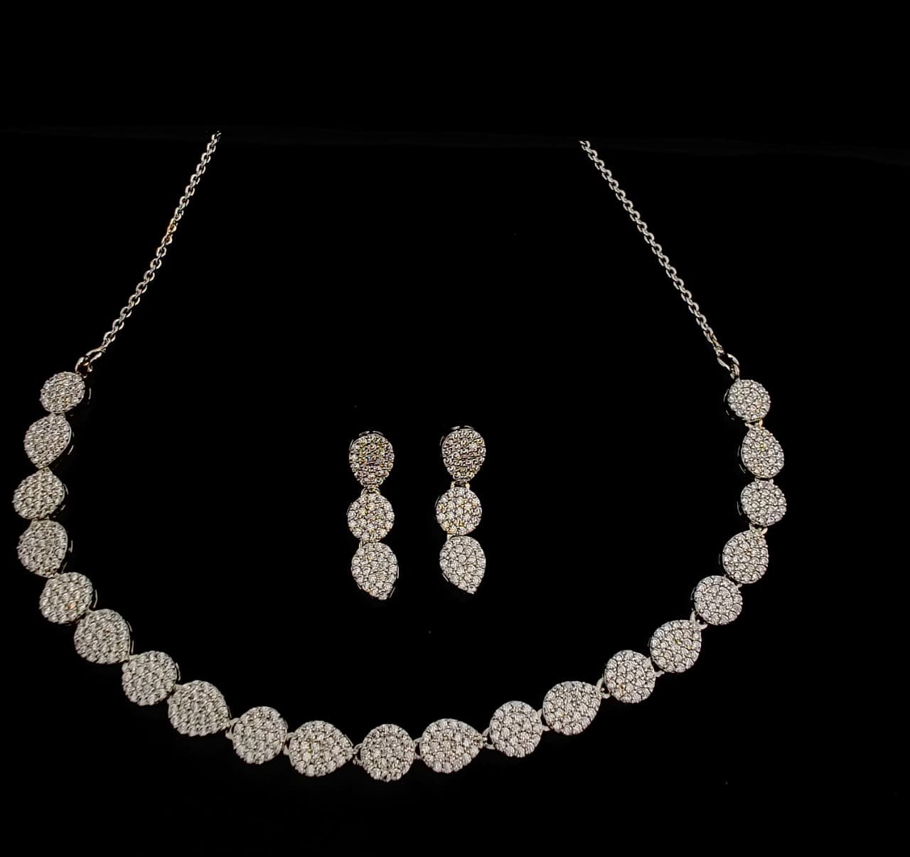 Diamond Glow Classic Necklace Set